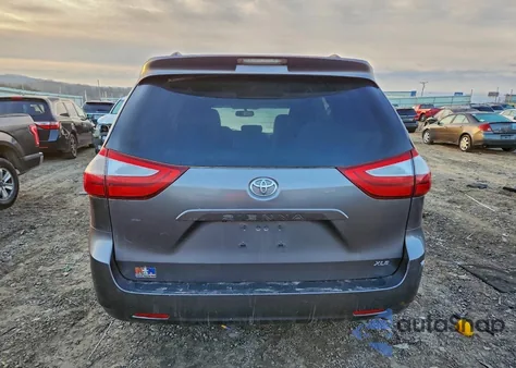 2015 Toyota Sienna Xle z USA, uszkodzony, nr VIN 5TDYK3DCXFS540481